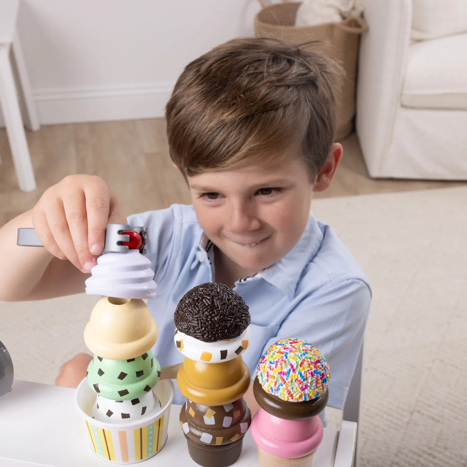 Melissa & Doug Scoop & Serve Ice Cream Counter Eisdiele Holz
