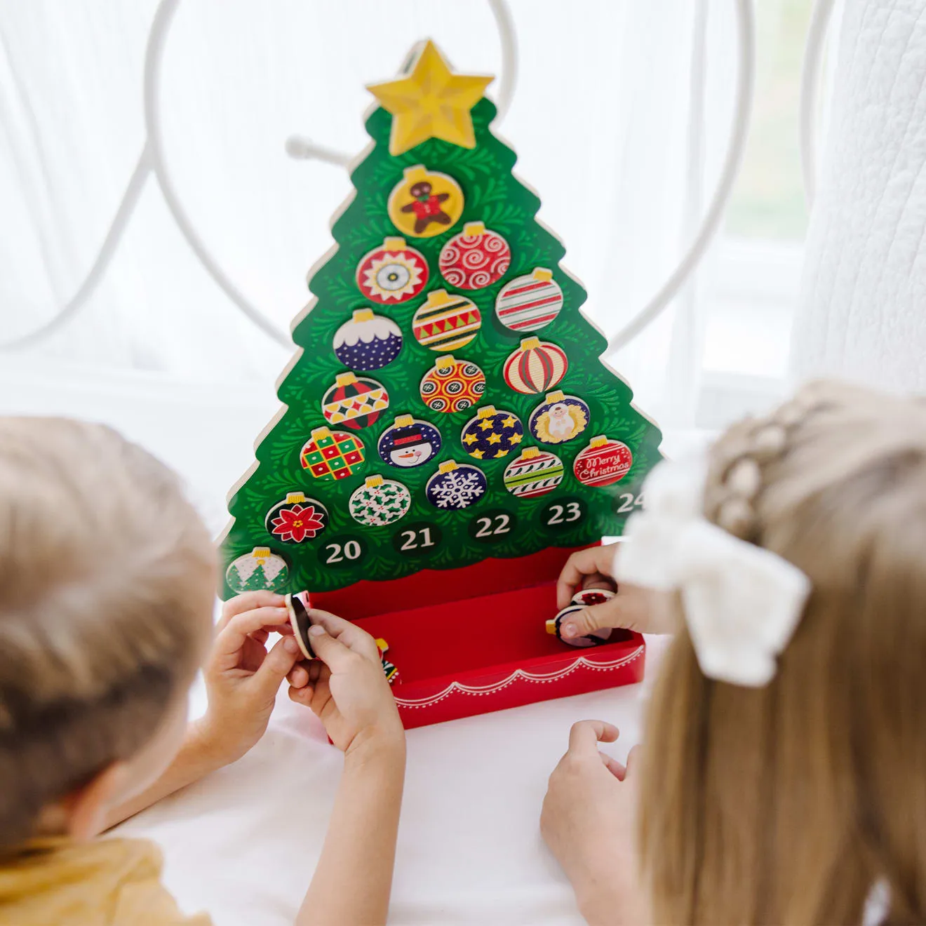 Melissa & Doug Countdown Adventskalender Holz magnetisch 24 Teile