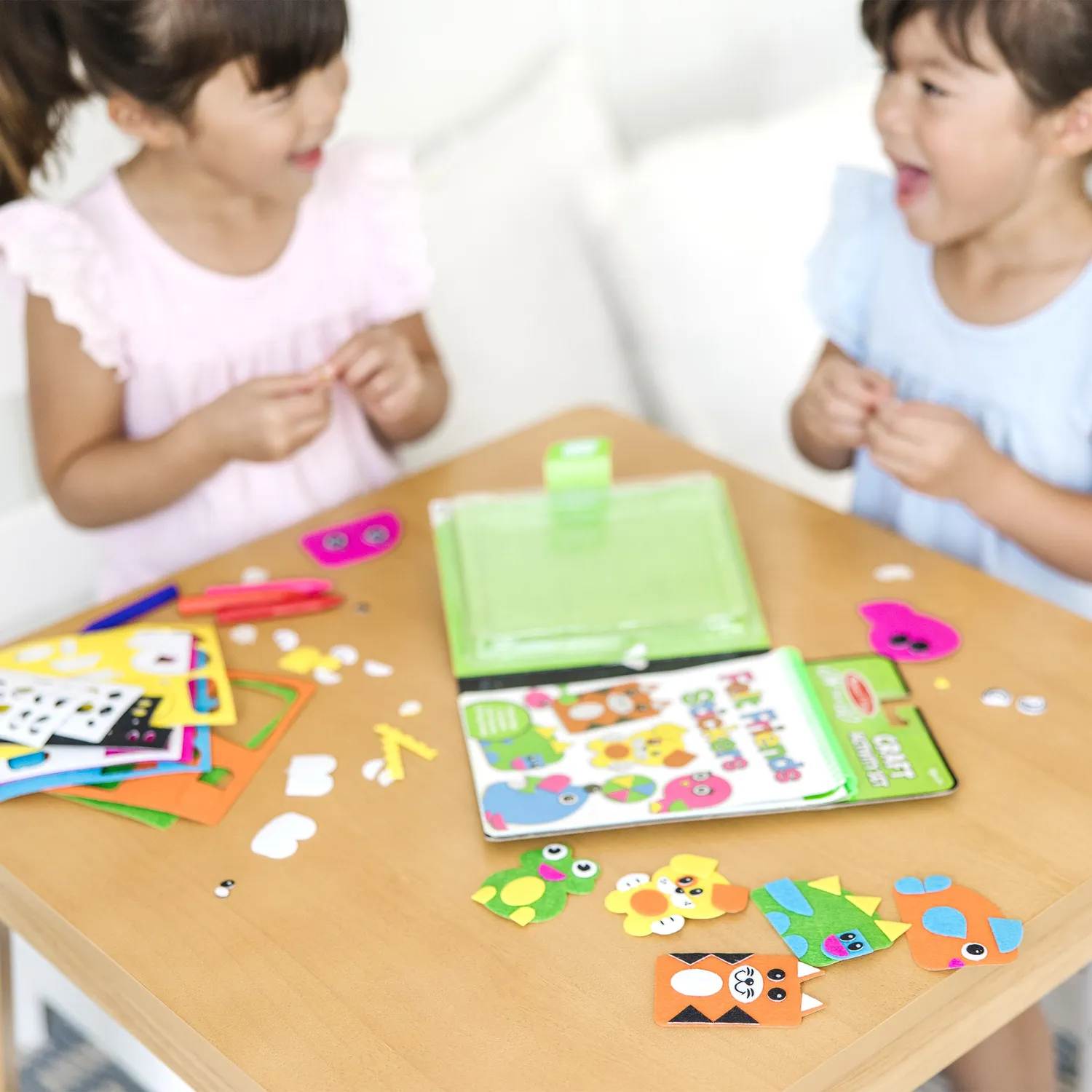 Melissa & Doug On-the-Go Felt Friends Filzsticker-Bastelset
