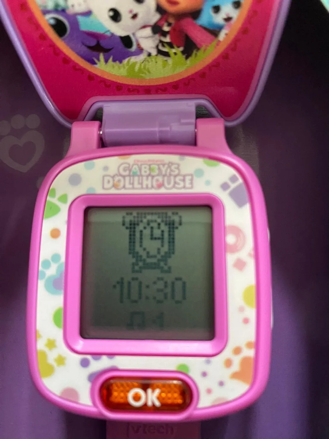 VTech Gabbys Dollhouse Lernuhr mit 4 Spielen und Stimme