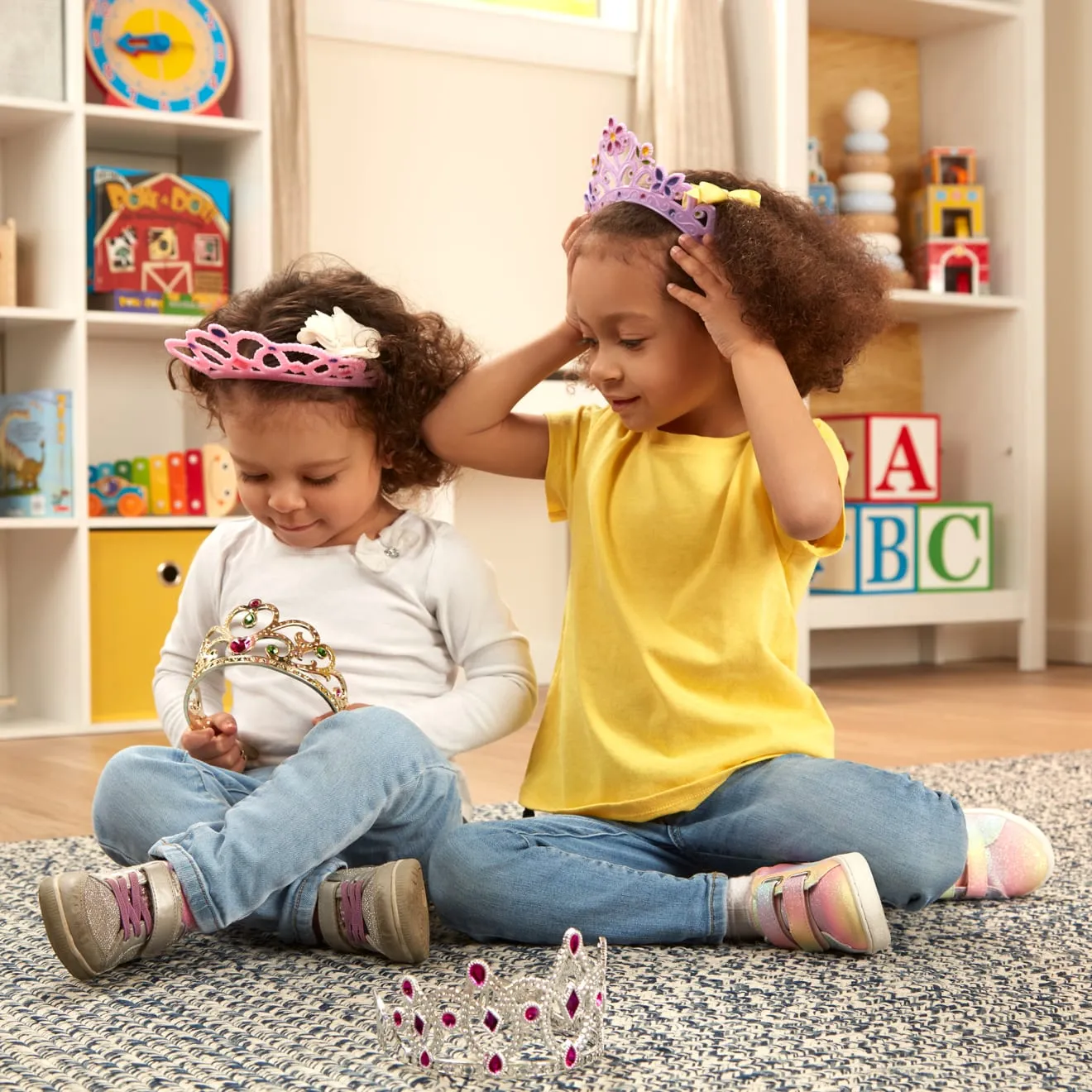 Melissa & Doug Role Play Crown Jewels Tiaras 4er-Set