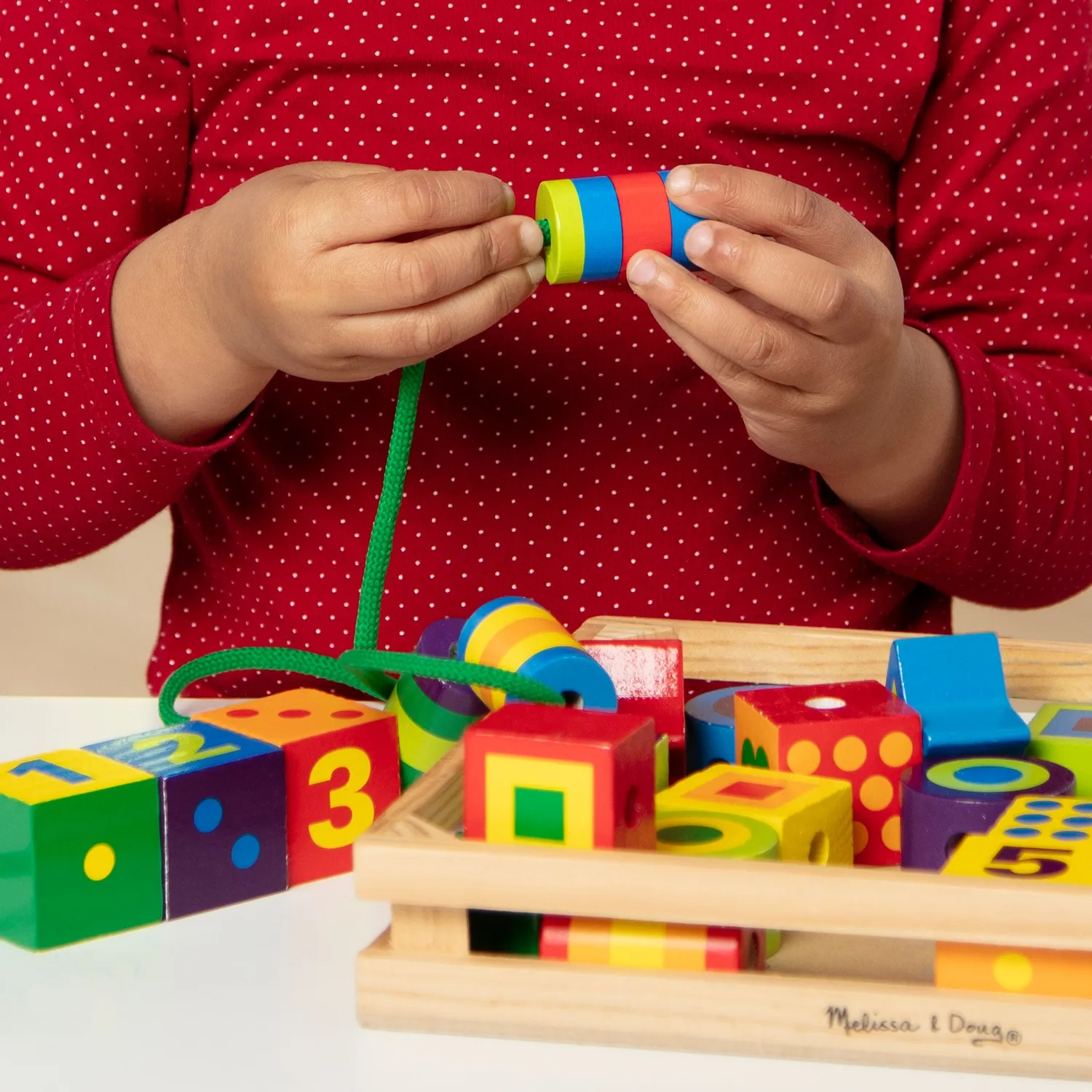Melissa & Doug Lacing Beads Fädelperlen 27 Stück Holz