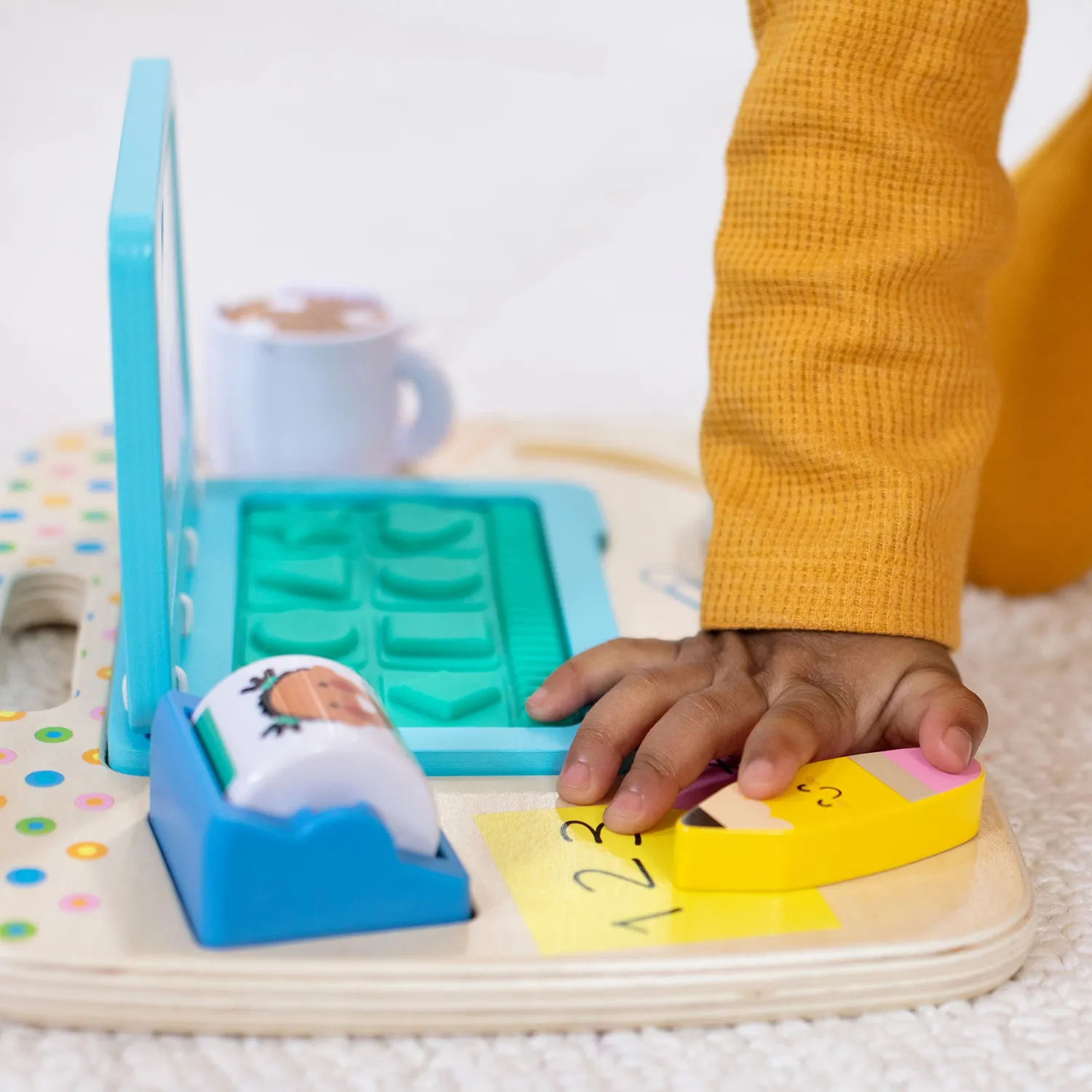 Melissa & Doug Work & Play Activity Board Holz Laptop