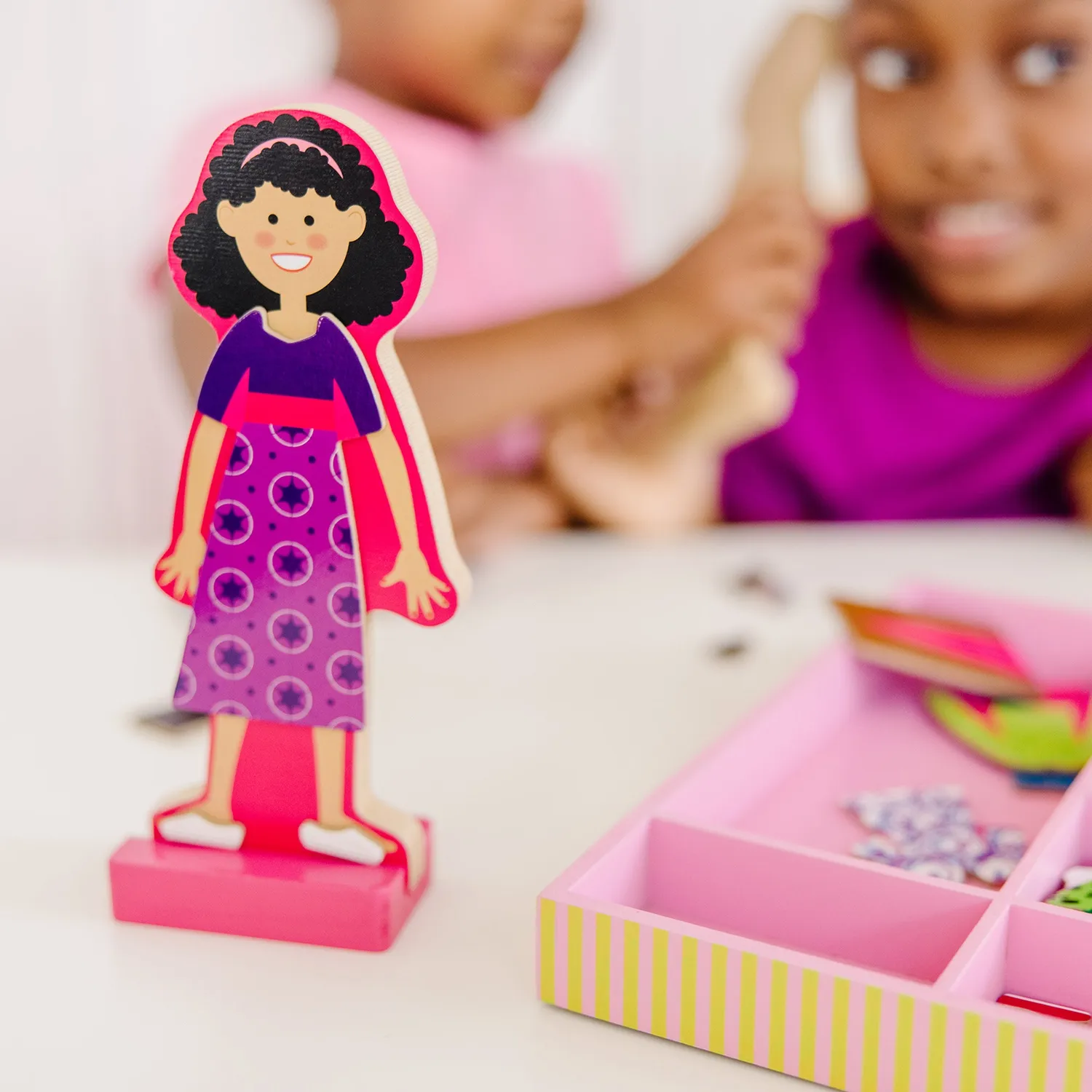 Melissa & Doug Abby & Emma Magnetpuppen Anziehspiel 56 Teile Holz