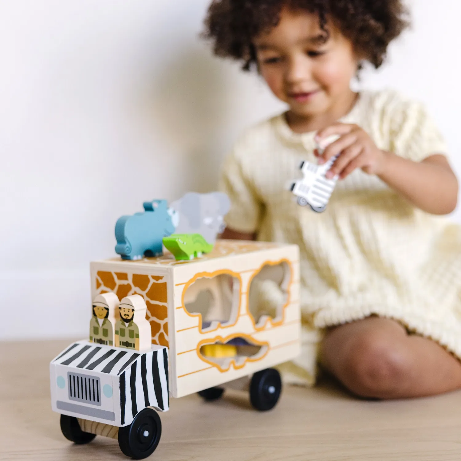 Melissa & Doug Animal Rescue Safaritruck Holz 9 Tiere stapelbar
