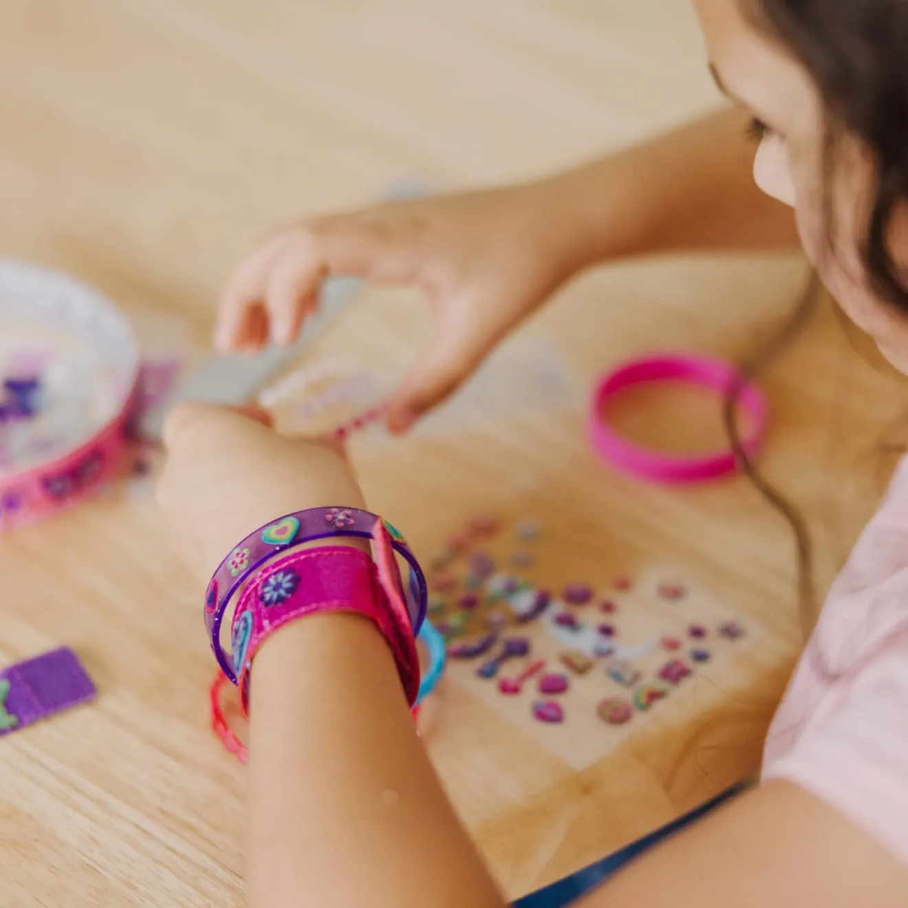 Melissa & Doug Design-Your-Own Armbänder Bastelset Glitzer