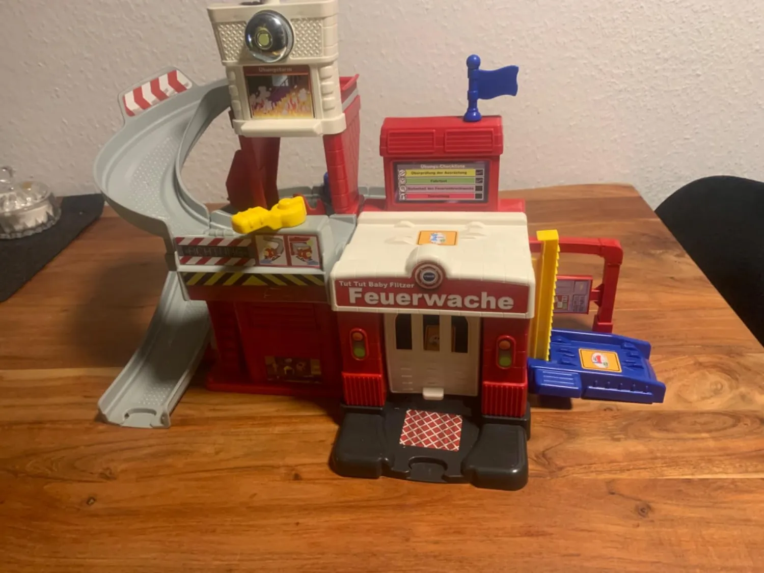 VTech Tut Tut Baby Flitzer Feuerwache Spielset mit Auto