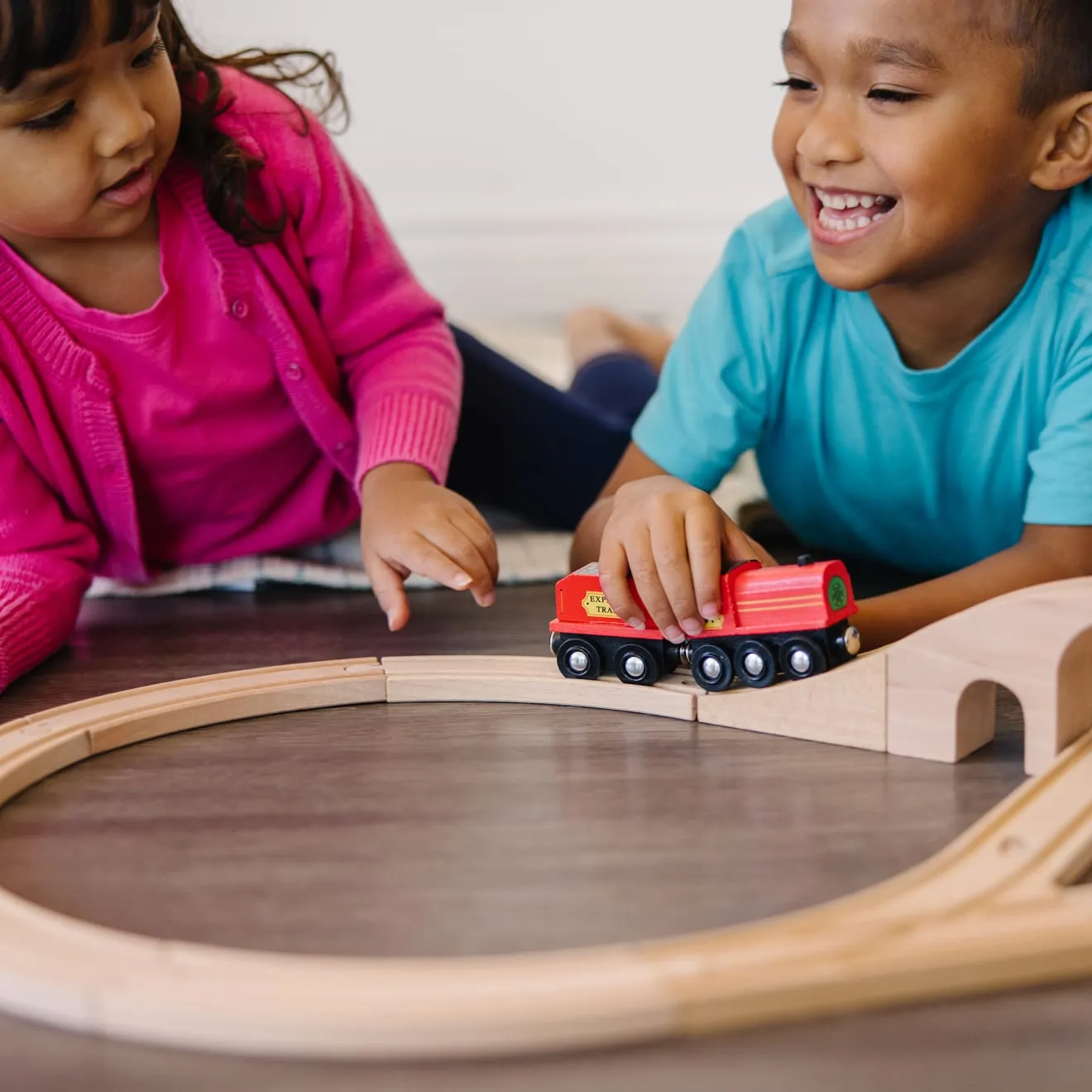 Melissa & Doug Figure 8 Holzeisenbahn 22 Teile