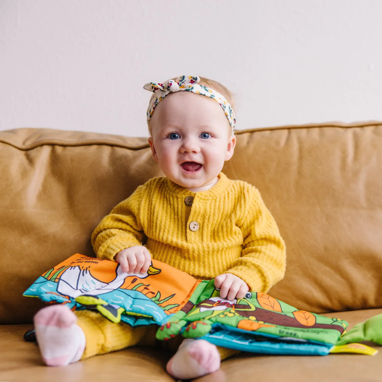 Melissa & Doug Whose Feet Stoffbuch für Babys waschbar