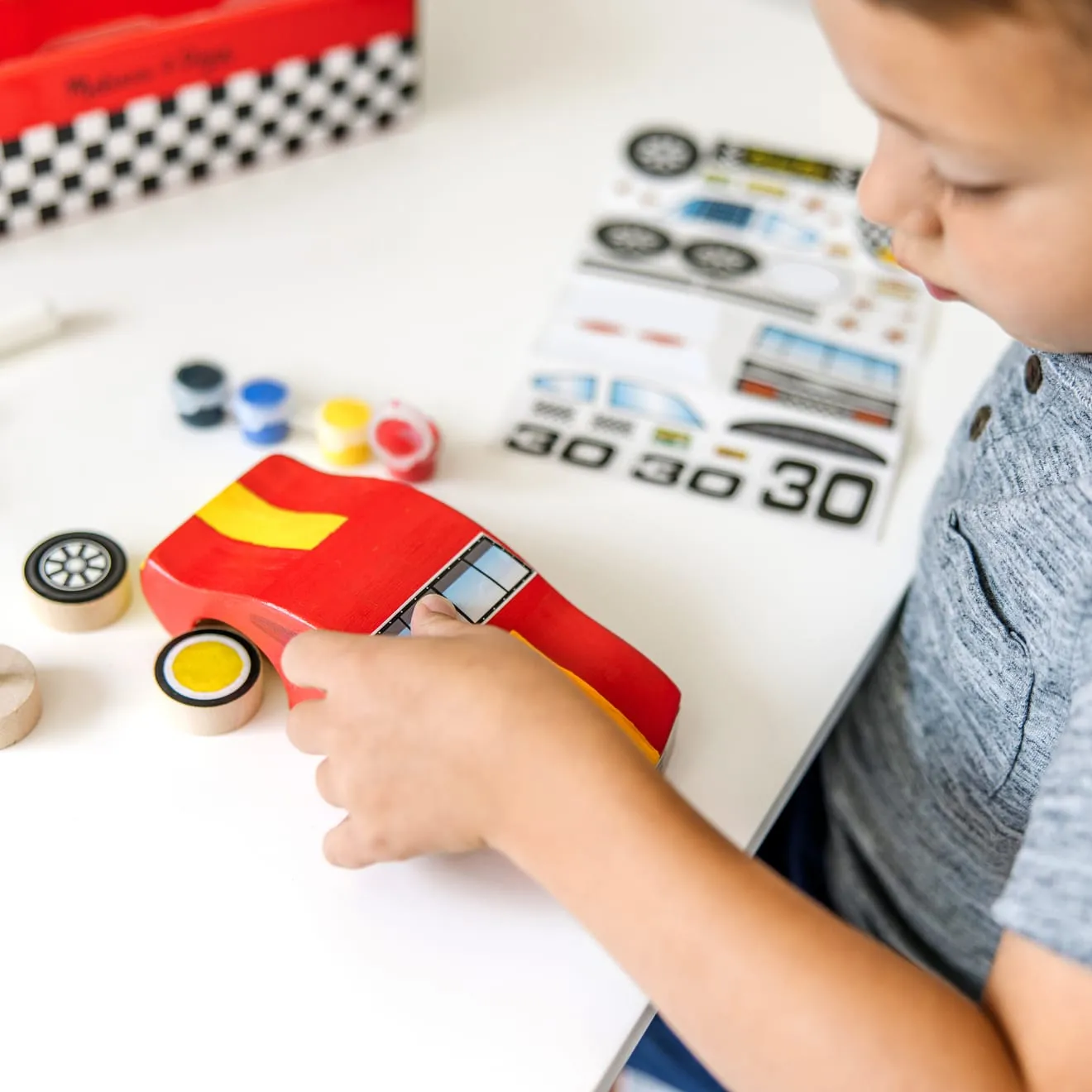 Melissa & Doug Decorate-Your-Own Rennauto Bastelset Holz