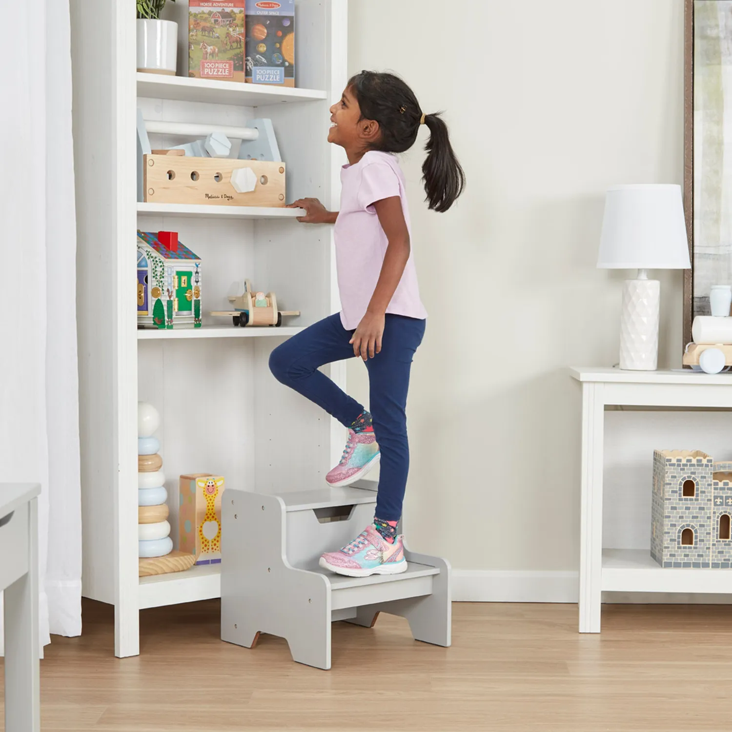 Melissa & Doug Tritthocker Holz 2-stufig grau bis 45 kg