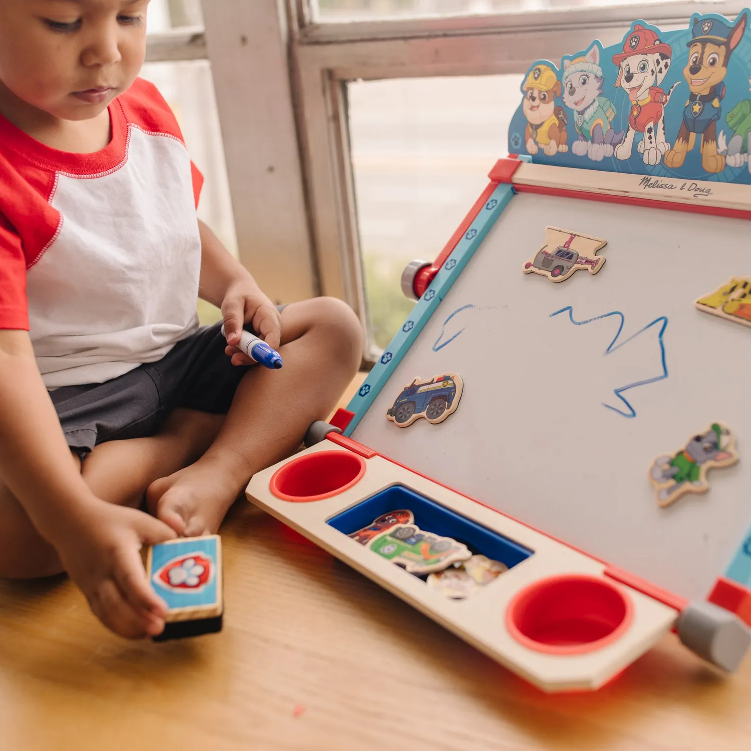 Melissa & Doug PAW Patrol Maltisch Holz mit Tafel und Rolle
