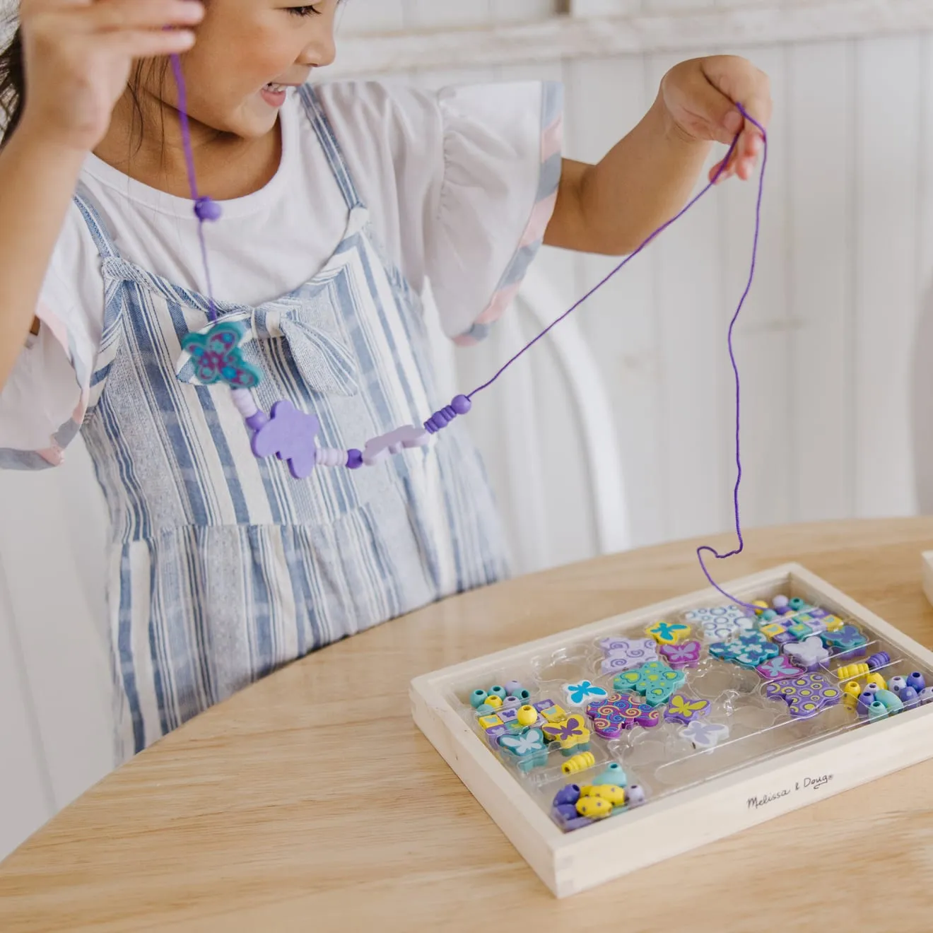 Melissa & Doug Butterfly Beads Holzperlen Bastelset