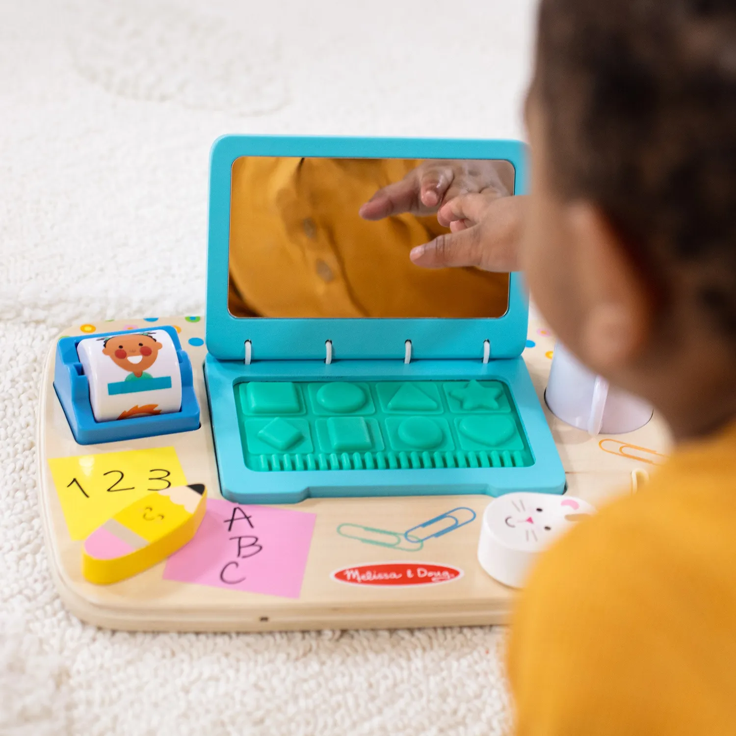 Melissa & Doug Work & Play Activity Board Holz Laptop