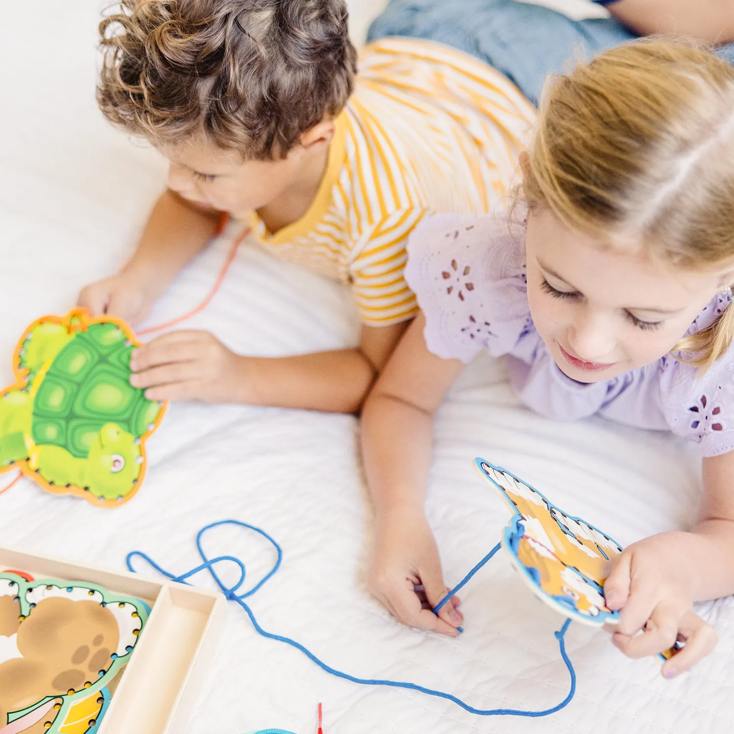 Melissa & Doug Lace & Trace Haustiere Fädelspiel Holz 5-tlg