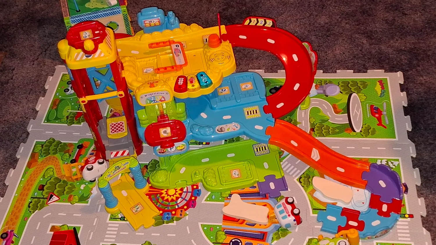 Vtech Tut Tut Baby Flitzer Parkgarage Spielzeug mit Abschleppwagen