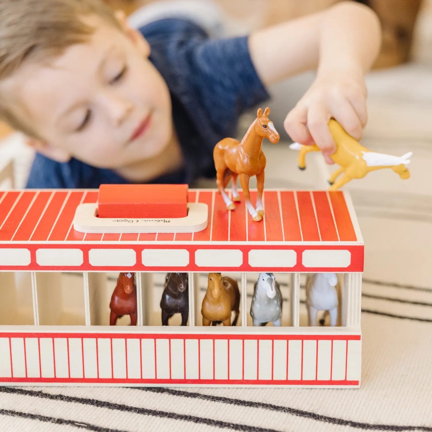 Melissa & Doug Take-Along Show-Horse Stable Pferdestall