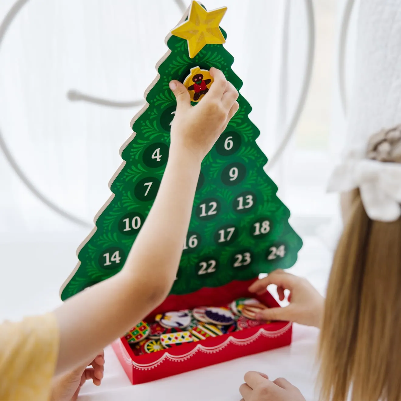 Melissa & Doug Countdown Adventskalender Holz magnetisch 24 Teile