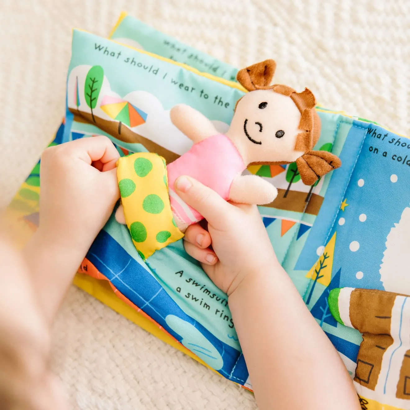 Melissa & Doug K's Kids Stoffbuch Anziehen Baby