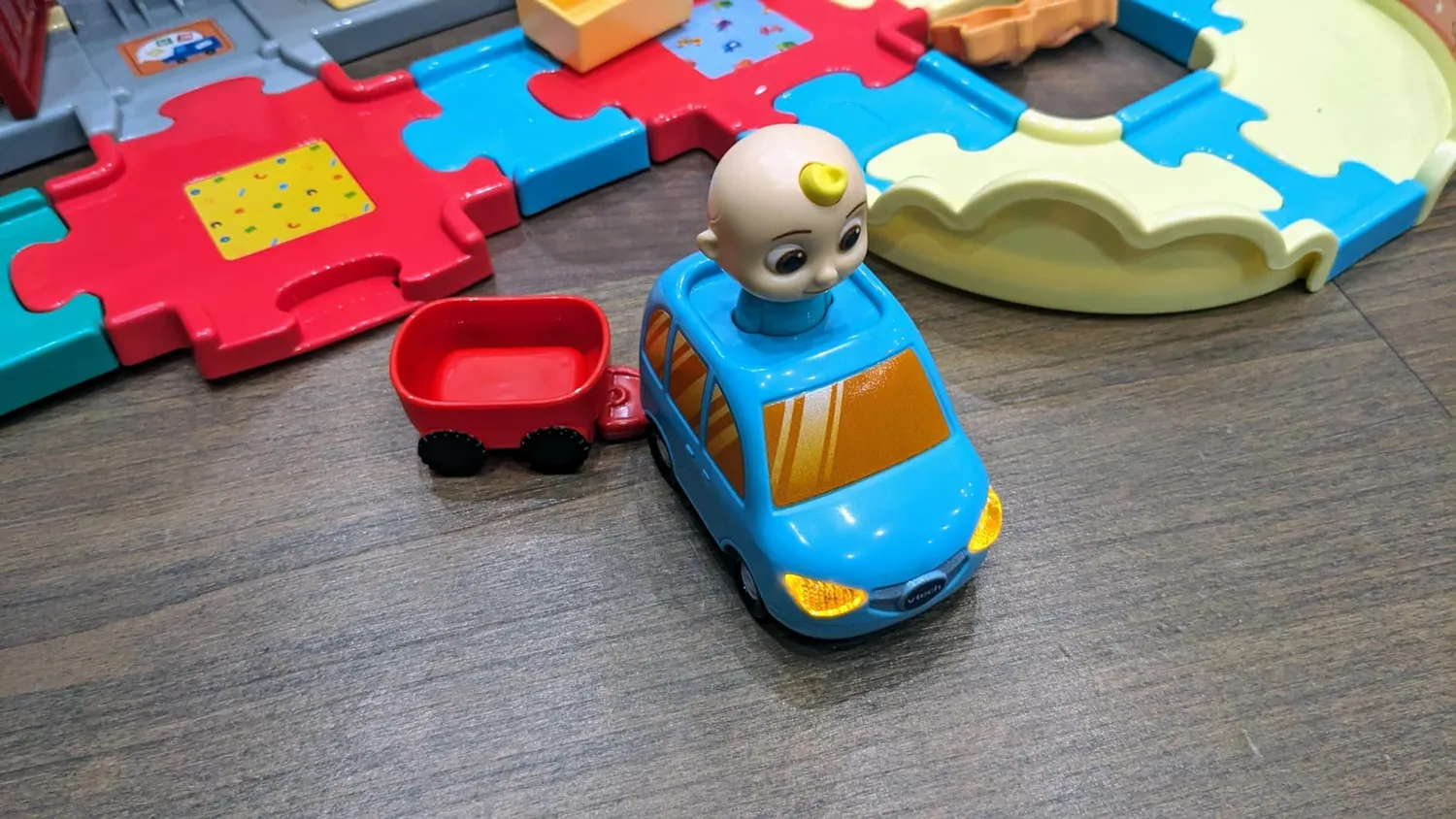 VTech Tut Tut Baby Flitzer Cocomelon JJs Spielhaus Schienenset