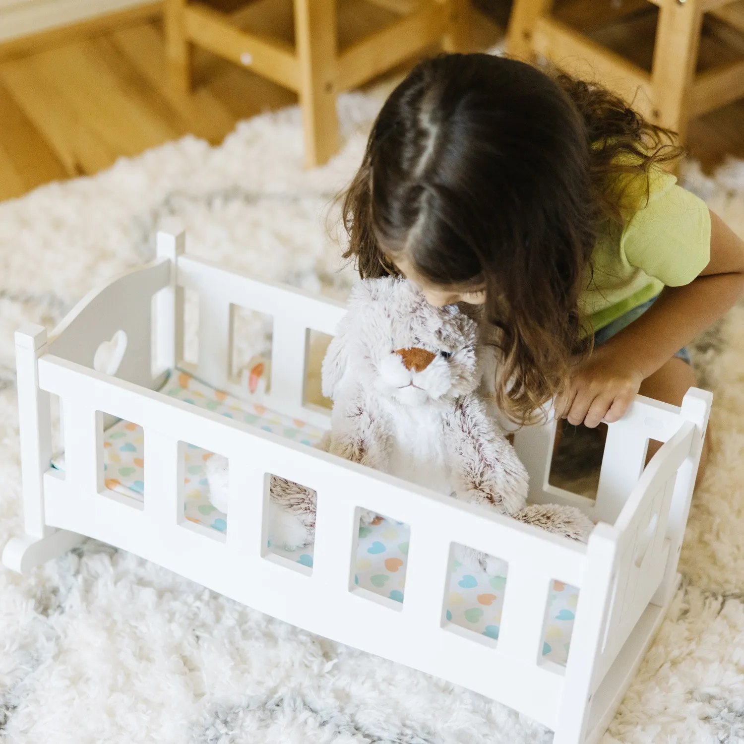 Melissa & Doug Mine to Love Puppenwiege Holz Weiß