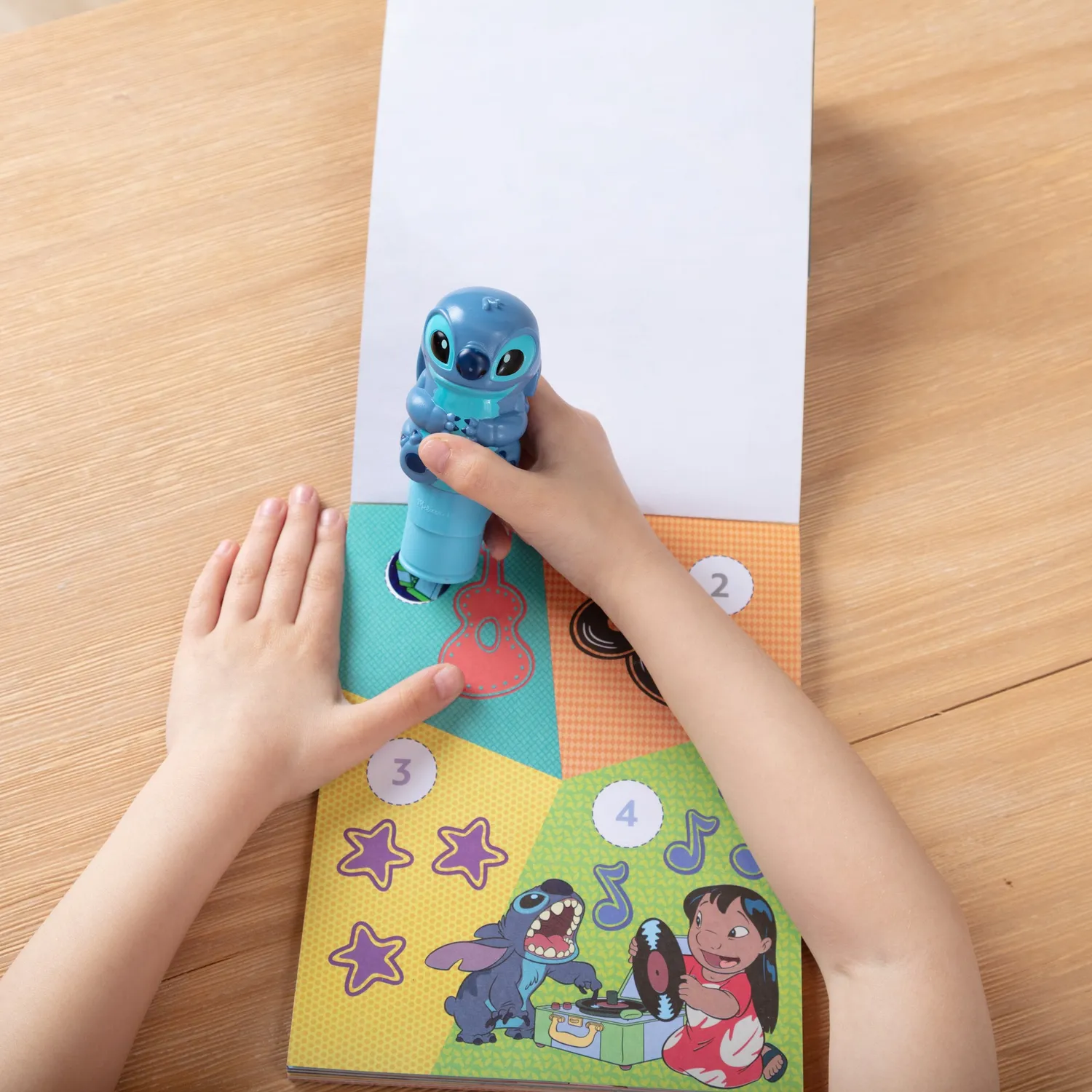 Melissa & Doug Sticker WOW Disney Stitch Album 300 Sticker