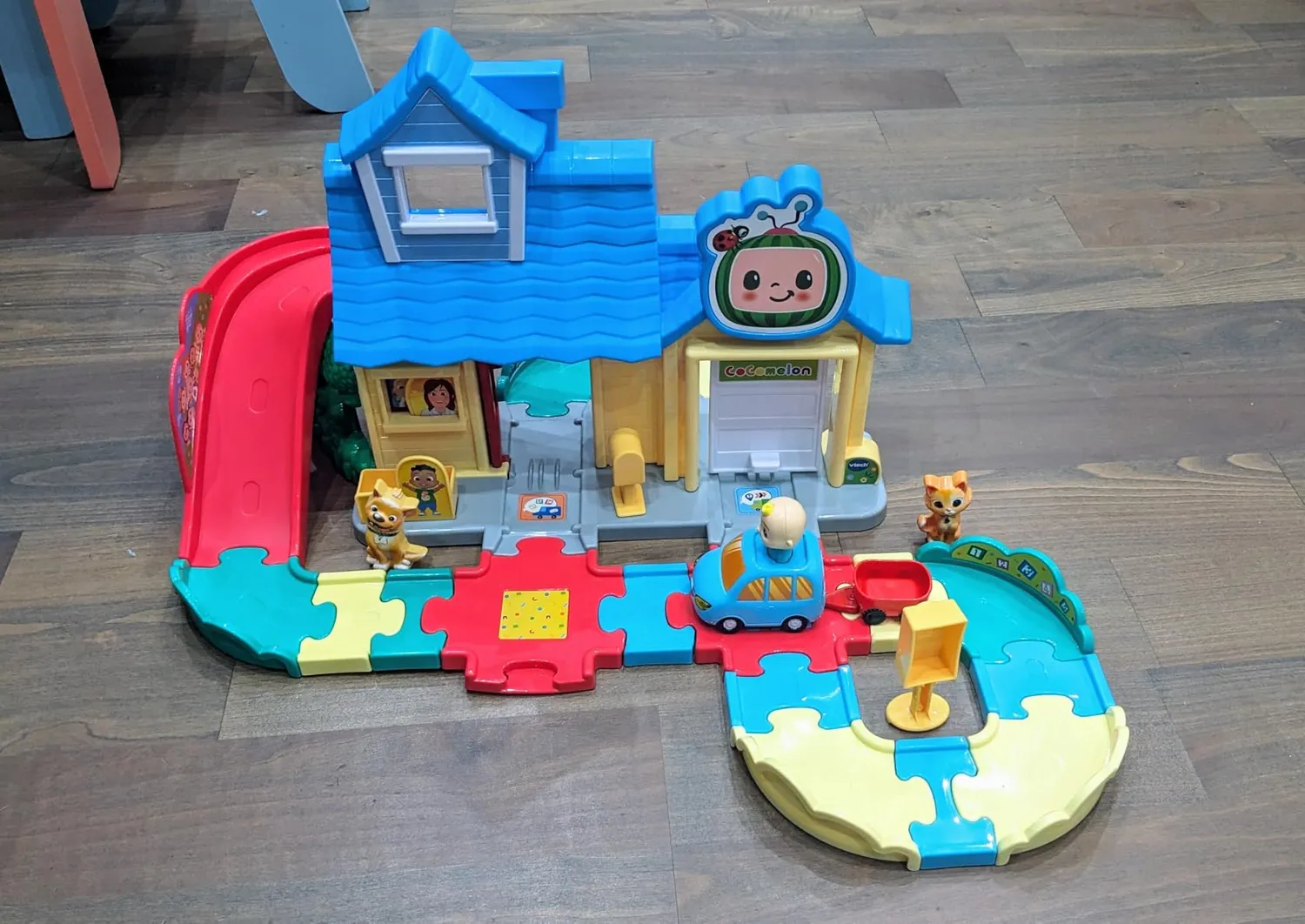 VTech Tut Tut Baby Flitzer Cocomelon JJs Spielhaus Schienenset