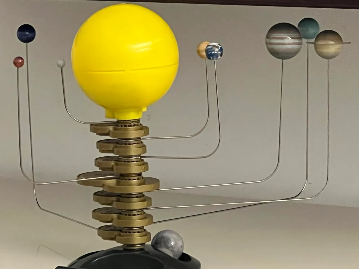 Buki Sonnensystem Modell mit Motorantrieb Nachtlicht
