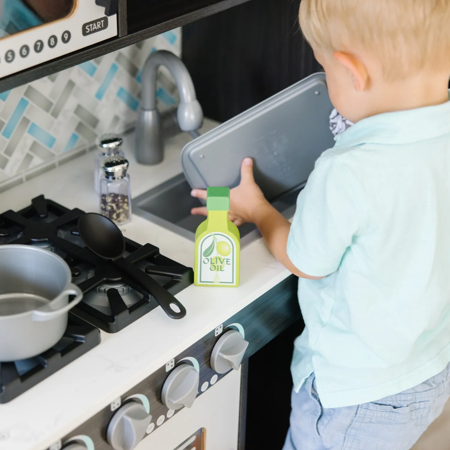 Melissa & Doug Chef's Kitchen Spielküche Anthrazit Holz