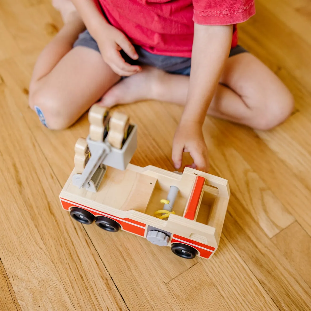 Melissa & Doug Classic Fire Truck Holz-Feuerwehr Set 4-teilig