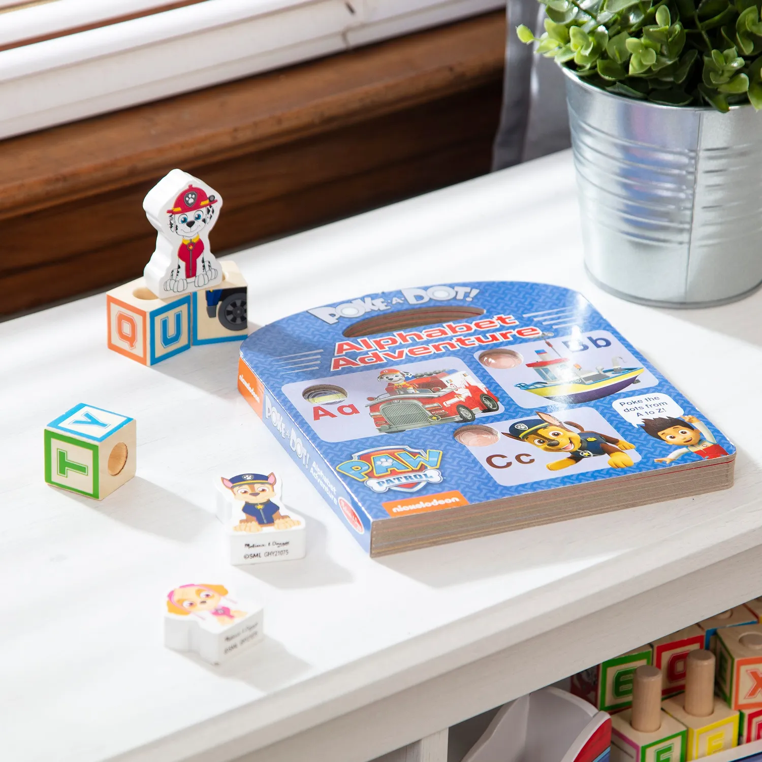 Melissa & Doug PAW Patrol Poke-A-Dot Alphabet Adventure Buch EN