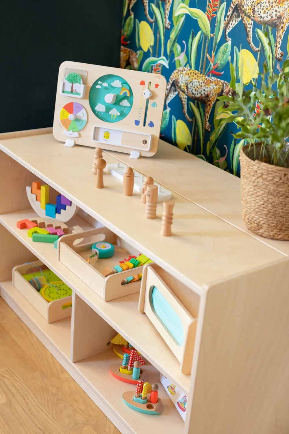 Lovevery Playshelf Spielzeugregal Birke 2-in-1