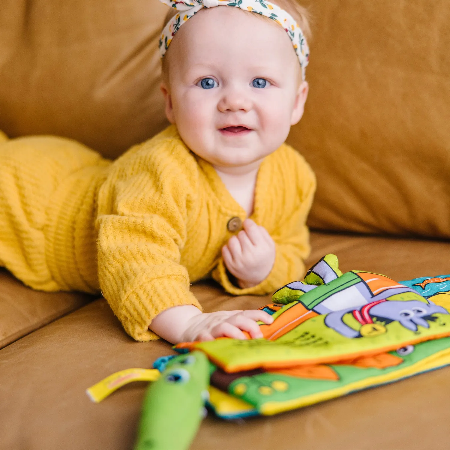 Melissa & Doug Whose Feet Stoffbuch für Babys waschbar