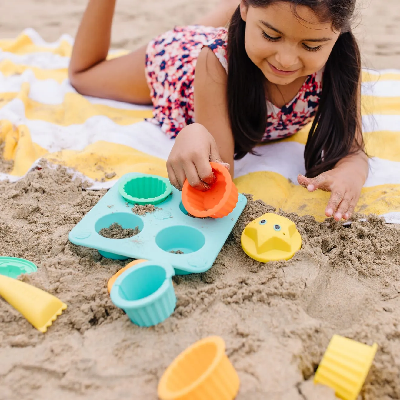 Melissa & Doug Seaside Sidekicks Sandförmchen-Set 12-tlg. Cupcake