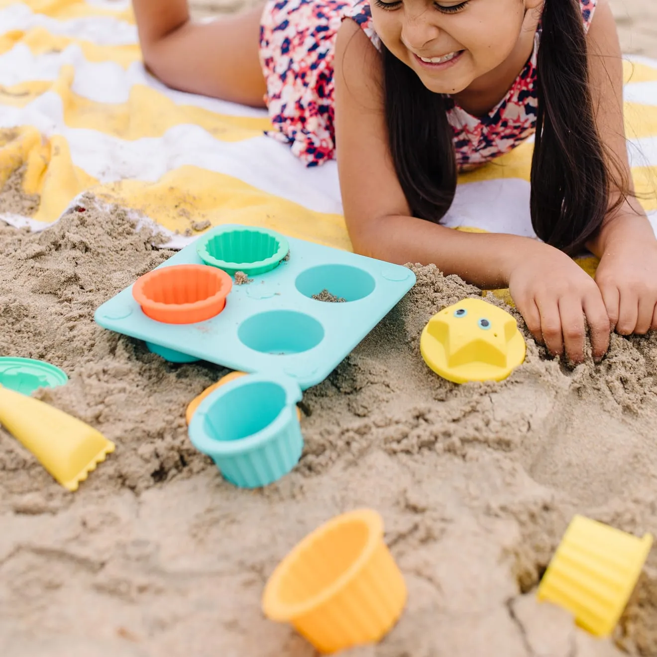 Melissa & Doug Seaside Sidekicks Sandförmchen-Set 12-tlg. Cupcake