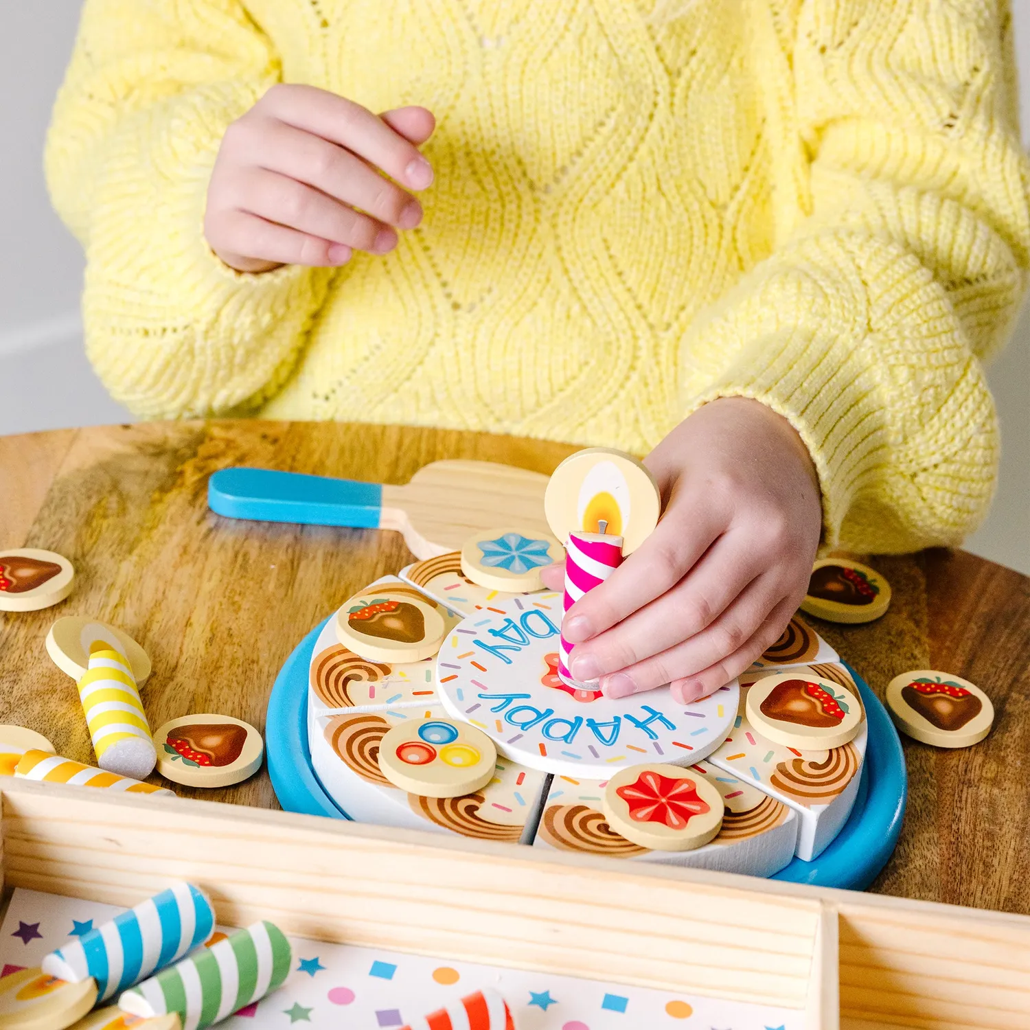 Melissa & Doug Geburtstagskuchen Spielset Holz 34-teilig schneidbar