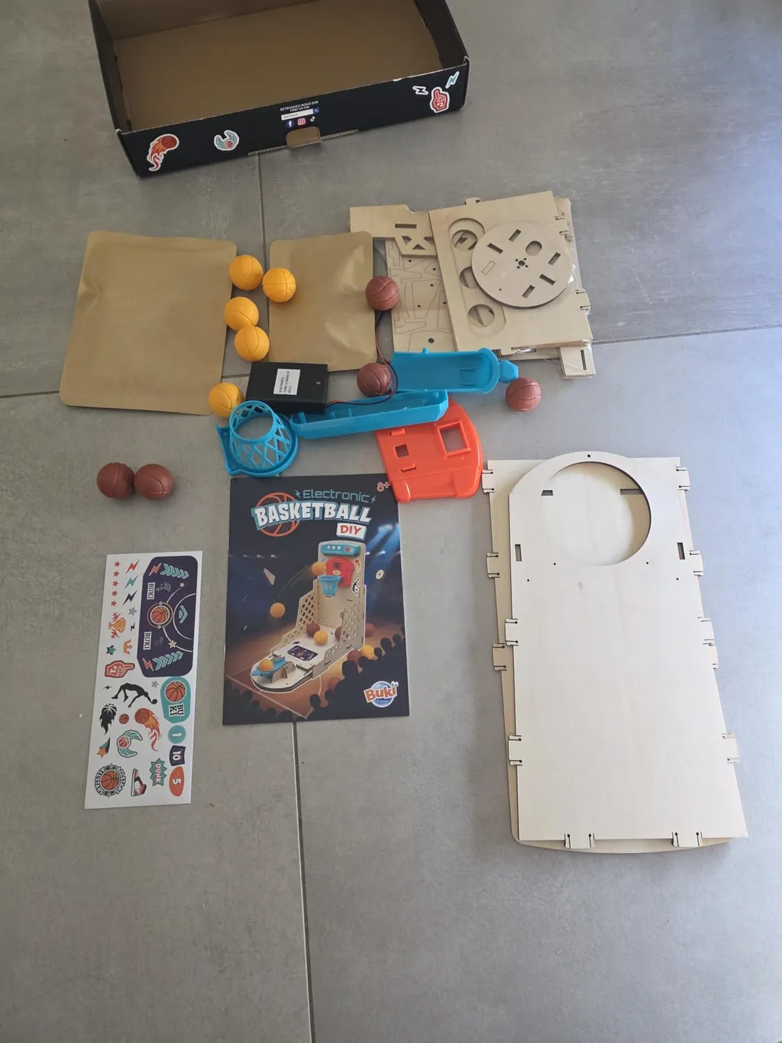 Buki 2151 Elektronischer Basketballkorb Bausatz ab 8 Jahren