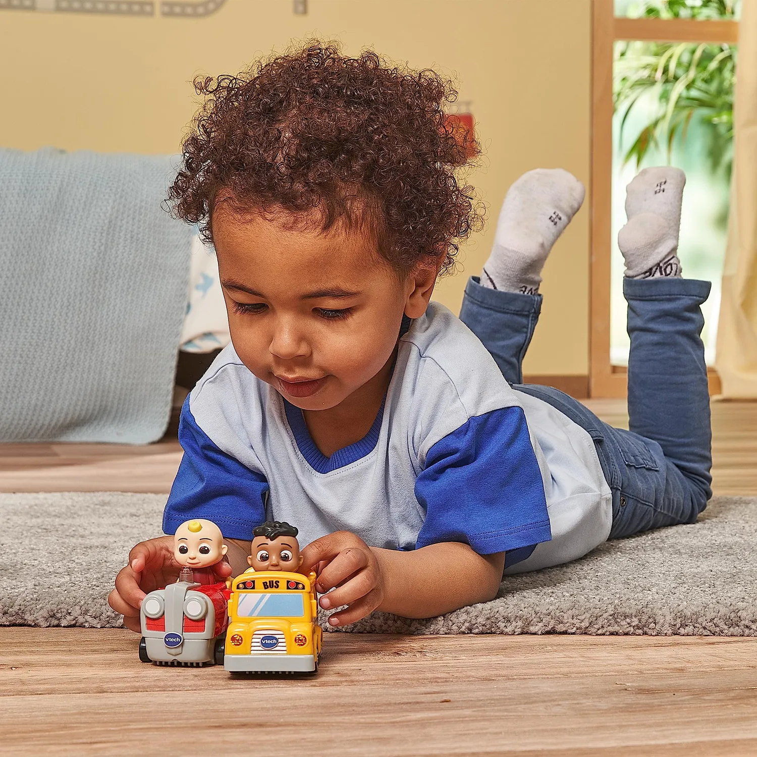 VTech Tut Tut Baby Flitzer CoComelon Codys Schulbus mit Schiene