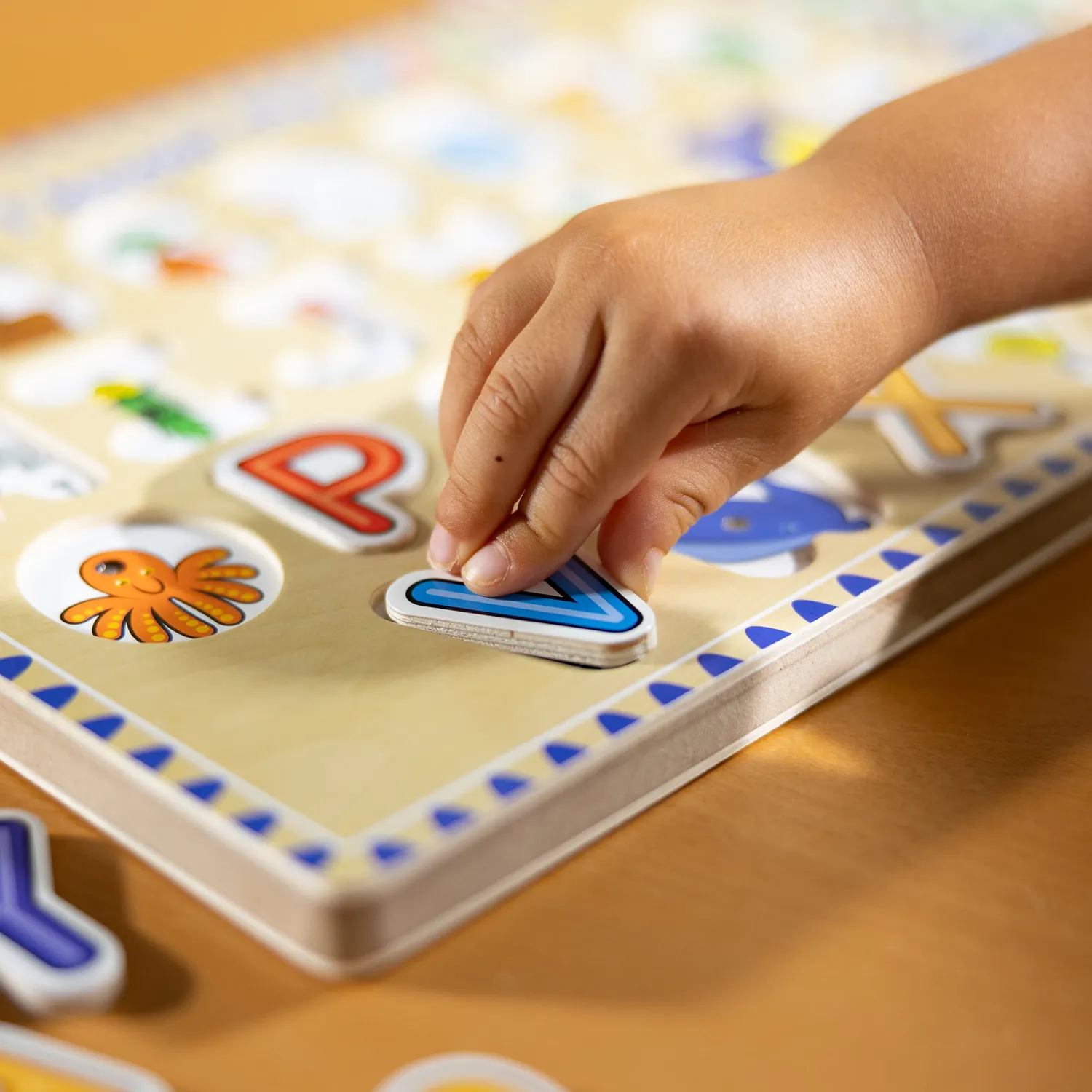 Melissa & Doug Alphabet Sound Puzzle Holzpuzzle 26 Teile mit Ton