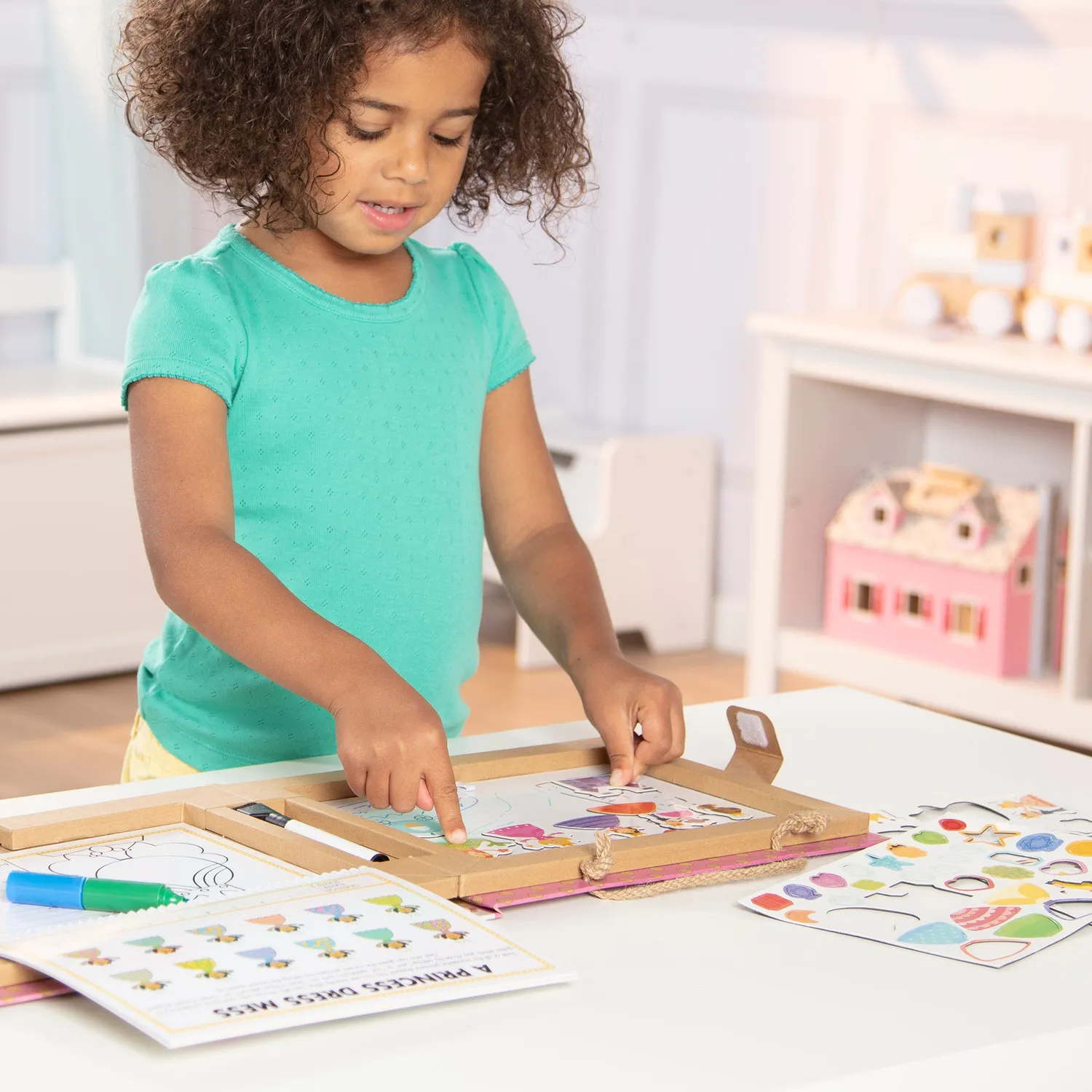 Melissa & Doug Natural Play Princesses Malset magnetisch 54-teilig