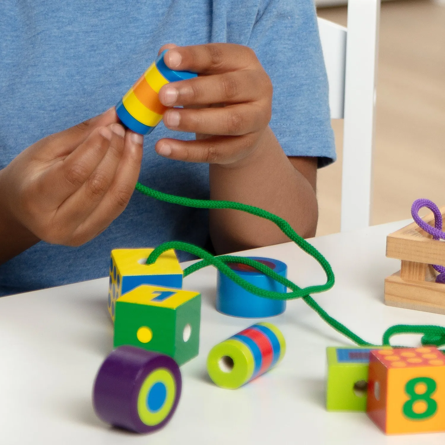 Melissa & Doug Lacing Beads Fädelperlen 27 Stück Holz