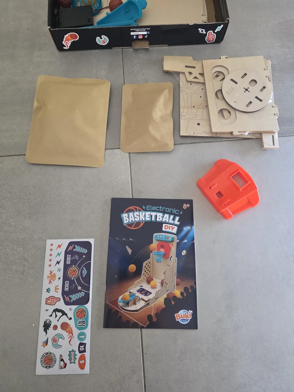 Buki 2151 Elektronischer Basketballkorb Bausatz ab 8 Jahren