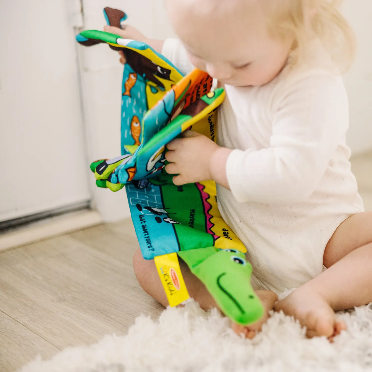 Melissa & Doug Whose Feet Stoffbuch für Babys waschbar