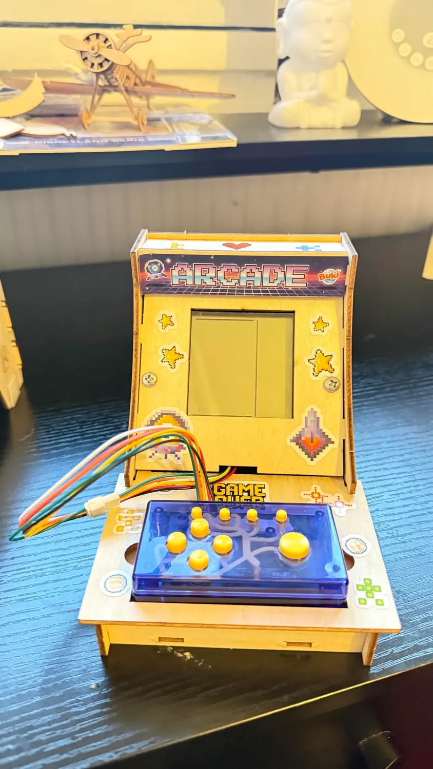 Buki 2167 Arcade-Terminal Bausatz mit 12 Spielen
