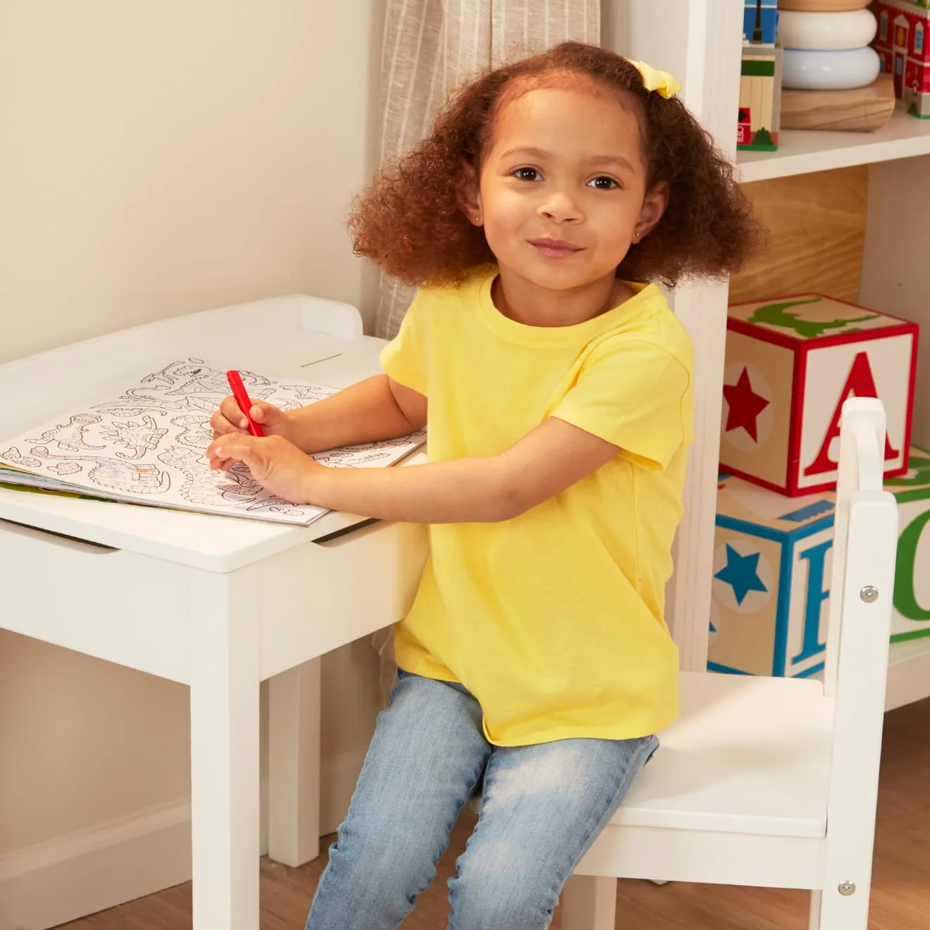 Melissa and Doug Lift-Top Kinderschreibtisch mit Stuhl Weiß mit Stauraum