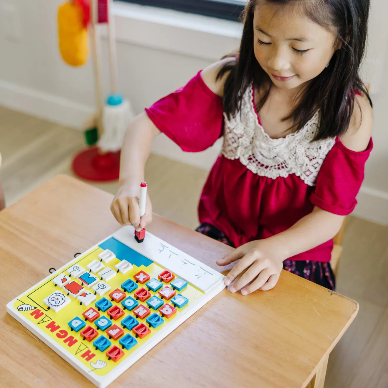 Melissa & Doug Flip-to-Win Hangman Reisespiel Holz