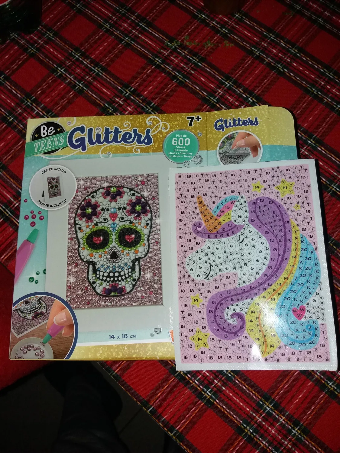 Buki Be Teens Glitters Totenkopf Diamond Painting Rahmen