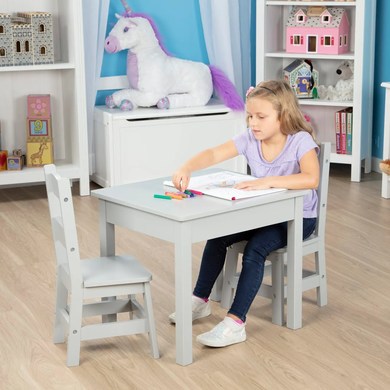 Melissa & Doug Holztisch mit 2 Stühlen Kindertisch Grau Holz