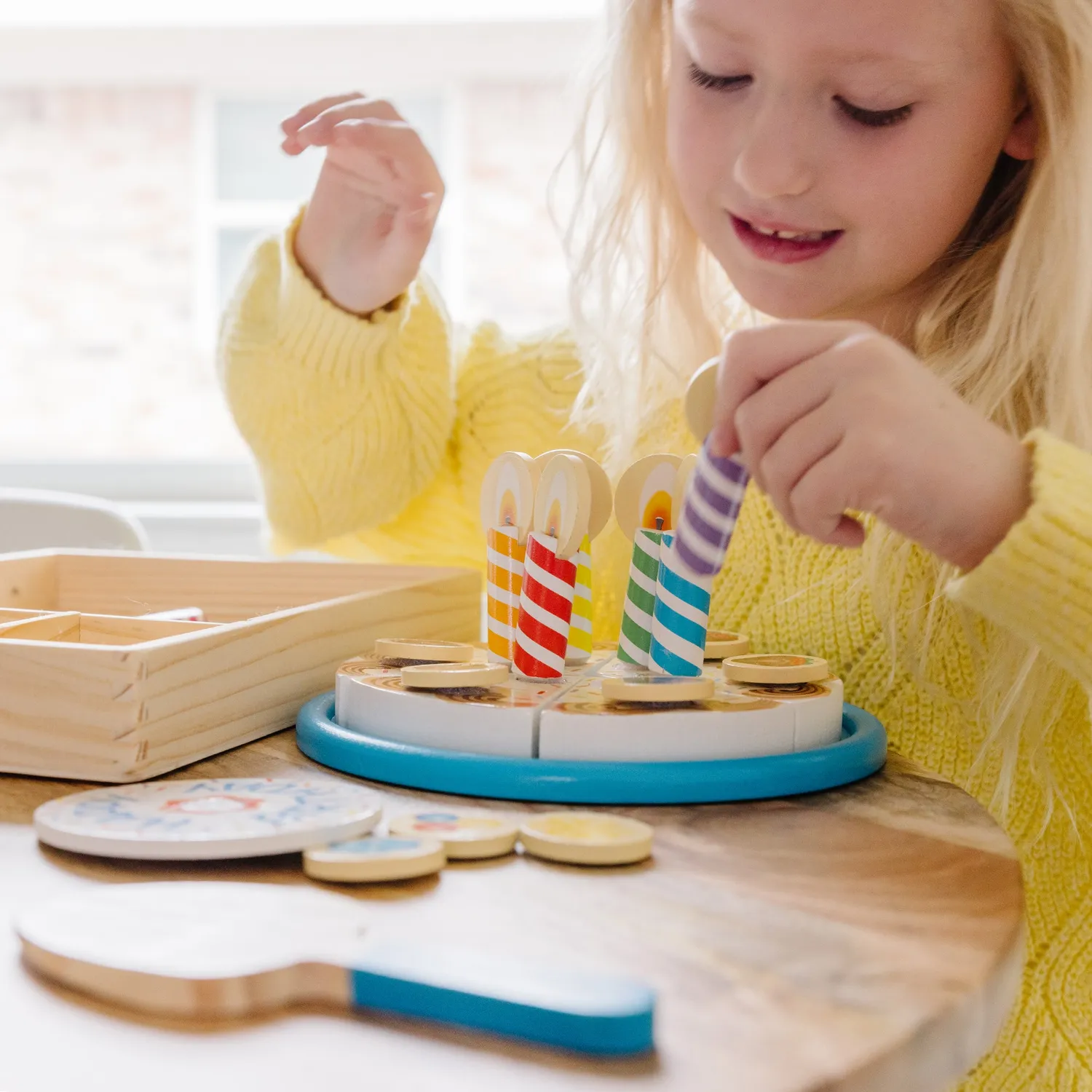Melissa & Doug Geburtstagskuchen Spielset Holz 34-teilig schneidbar