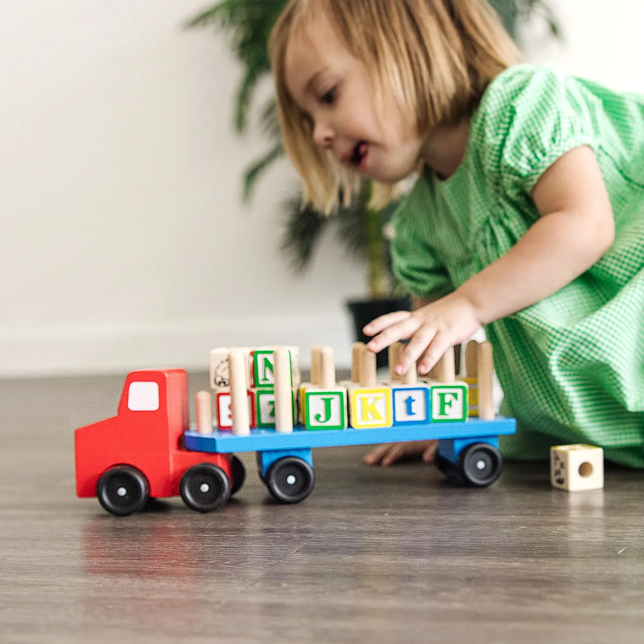 Melissa & Doug Alphabet Truck Holzbausteine 28-teilig Buchstaben